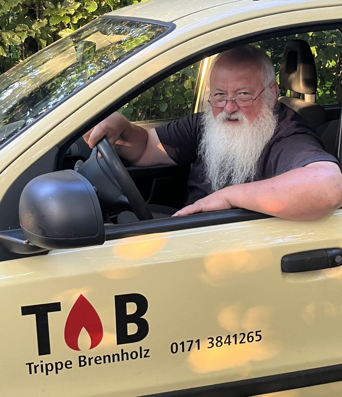 Hanns-Wolfgang Trippe im Firmenfahrzeug